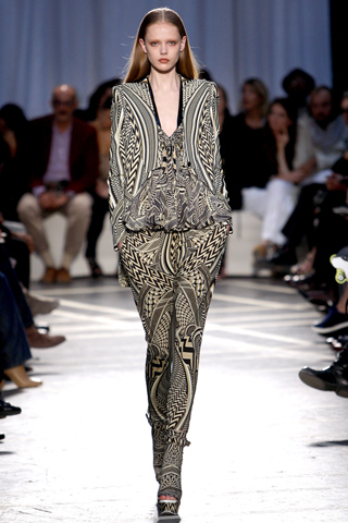 10givenchy6 O lenço palestino, quem diria, foi desfilar na Givenchy